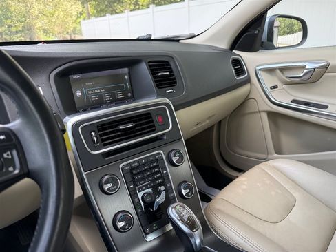 Used 2013 Volvo S60 T5 FWD image 10