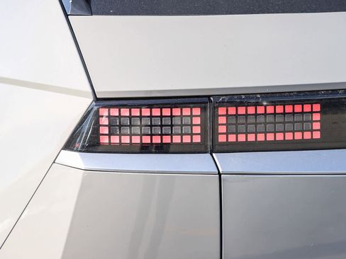 New 2026 Hyundai Ioniq 5 SEL image 9