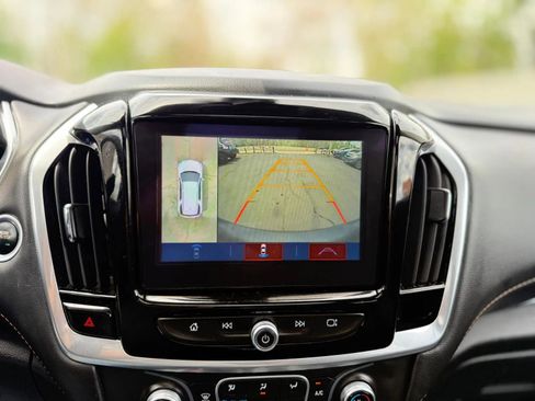 Used 2019 Chevrolet Traverse LT w/ LT Premium Package AWD/4WD image 17