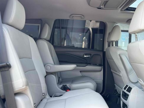 Used 2022 Honda Pilot Touring image 16