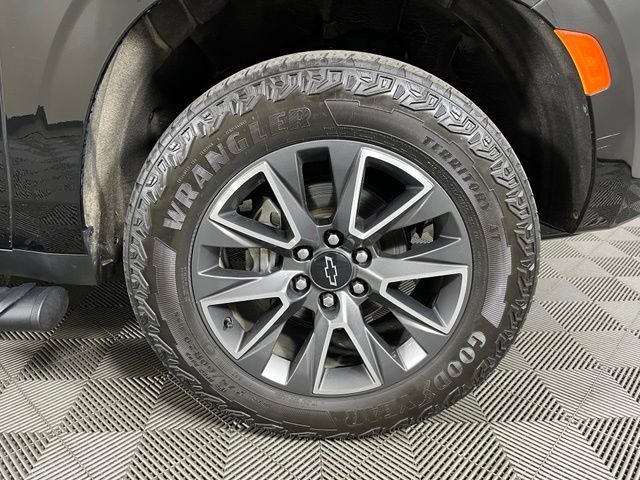 Used 2023 Chevrolet Suburban Z71 AWD/4WD image 9