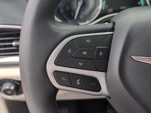 Used 2023 Chrysler Pacifica Touring-L image 20