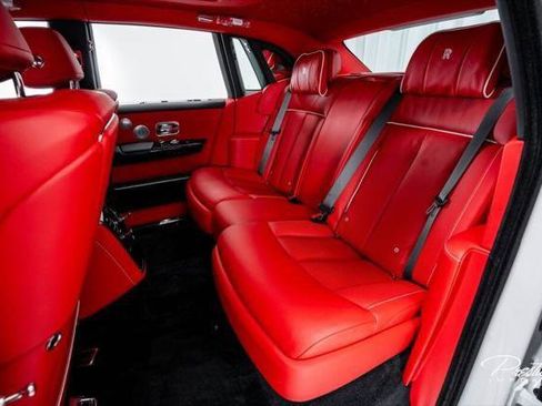 Used 2024 Rolls-Royce Phantom Sedan RWD image 50