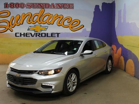 Used 2016 Chevrolet Malibu LT FWD image 2
