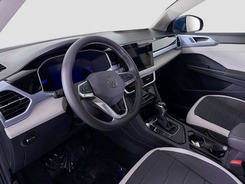 New 2026 Volkswagen Taos SE FWD image 9