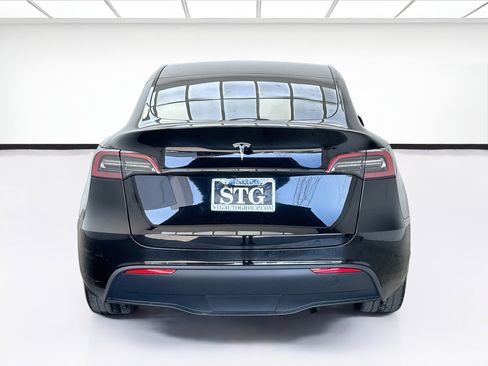 Used 2024 Tesla Model Y 2WD image 5