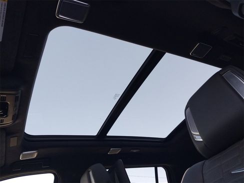 Used 2025 Cadillac Escalade ESV V image 22