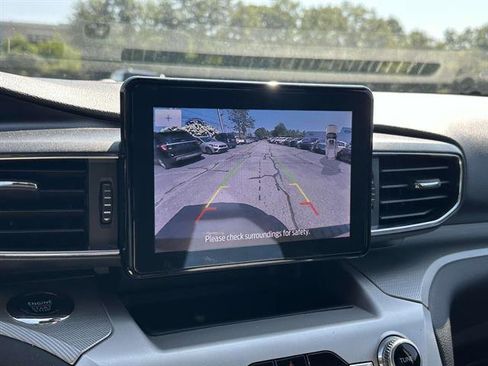 Used 2022 Ford Explorer XLT w/ Equipment Group 202A image 20