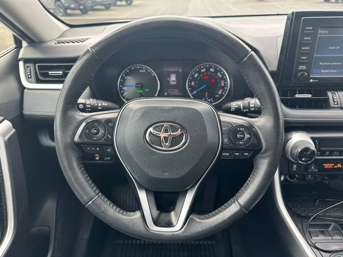 Used 2021 Toyota RAV4 XLE Premium image 18