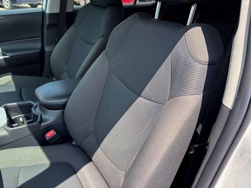 Used 2025 Toyota RAV4 LE AWD/4WD image 18