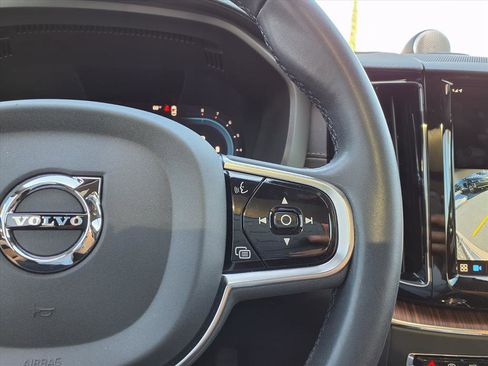 Certified 2023 Volvo XC60 B5 Ultimate w/ Protection Package Premier image 28