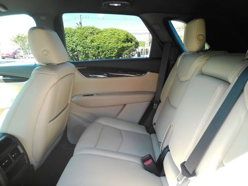 Certified 2019 Cadillac XT5 AWD image 12