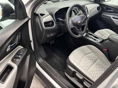 Used 2021 Chevrolet Equinox LS FWD image 11