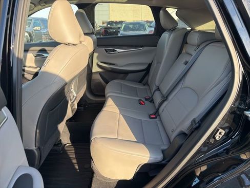 Used 2023 INFINITI QX50 Luxe image 11