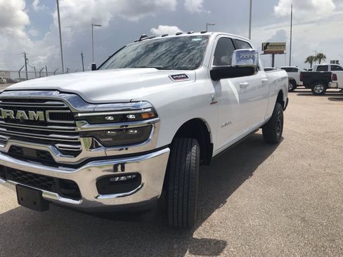 New 2025 RAM 2500 Laramie AWD/4WD image 3
