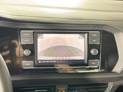 Certified 2023 Volkswagen Jetta SE w/ Panoramic Sunroof Package FWD image 16