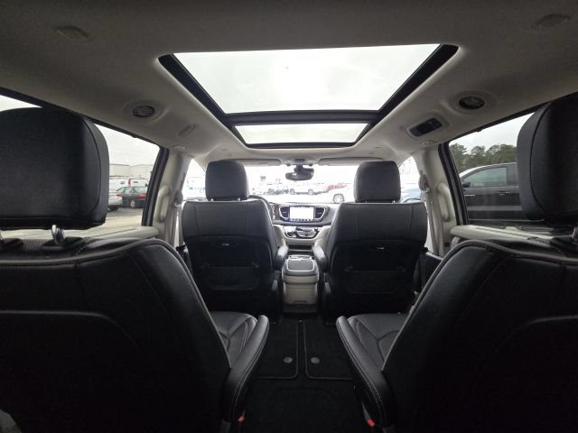 Used 2024 Chrysler Pacifica Limited FWD image 18
