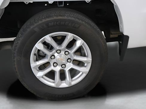 Used 2023 Chevrolet Silverado 1500 LT AWD/4WD image 25