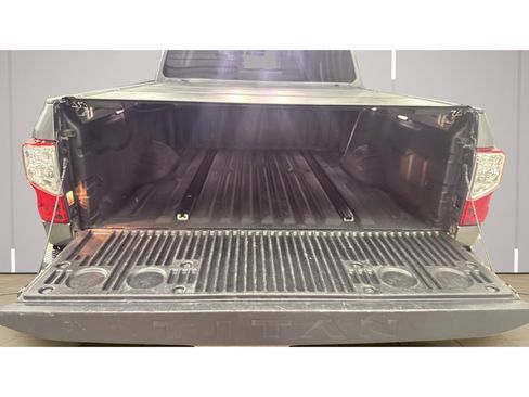 Used 2017 Nissan Titan SV image 56