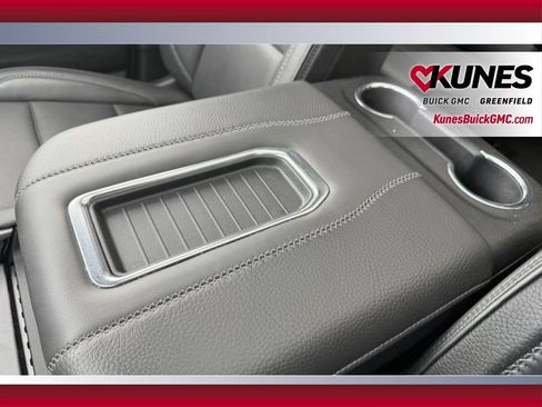 Used 2024 GMC Yukon Denali w/ Advanced Technology Package AWD/4WD image 24