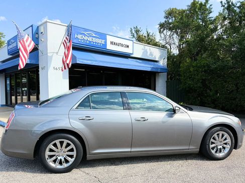 Used 2011 Chrysler 300 Limited RWD image 22