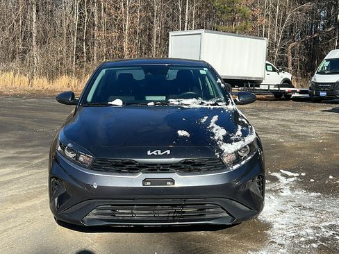 Used 2023 Kia Forte LX image 3