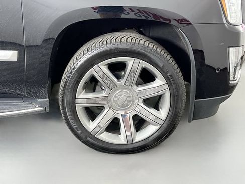 Used 2019 Cadillac Escalade Luxury AWD/4WD image 43