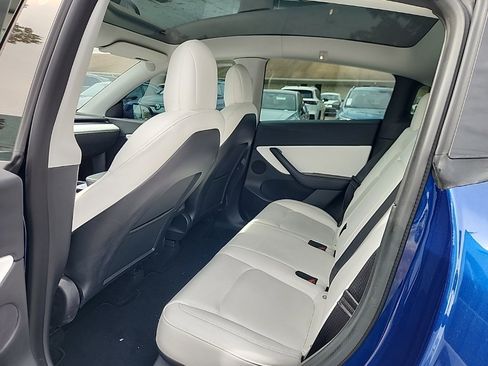 Used 2022 Tesla Model Y Performance image 3