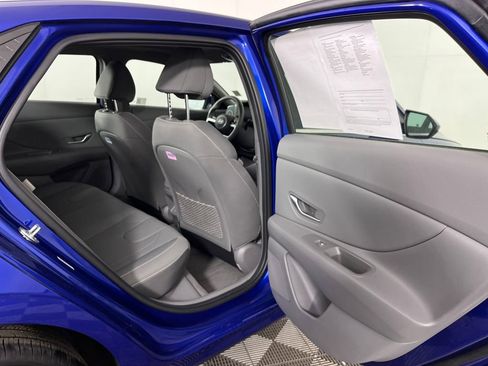 Used 2025 Hyundai Elantra SEL image 14