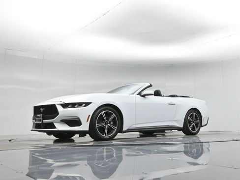 Used 2024 Ford Mustang Convertible image 45