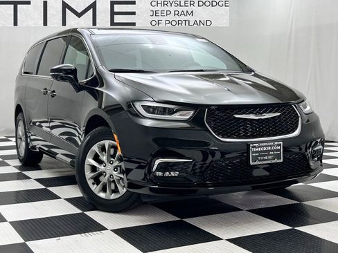 New 2026 Chrysler Pacifica Select image 1