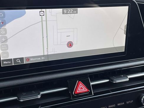 Certified 2025 Kia Niro SX Touring image 34