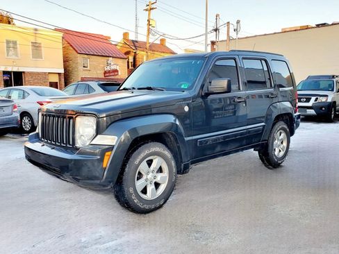 Used 2011 Jeep Liberty Sport image 1