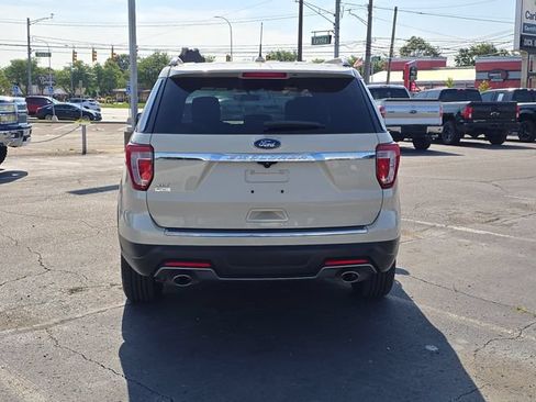 Used 2018 Ford Explorer XLT w/ Equipment Group 202A FWD image 7