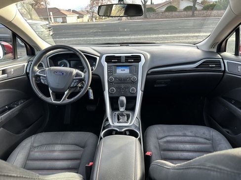 Used 2016 Ford Fusion SE w/ Equipment Group 201A image 17