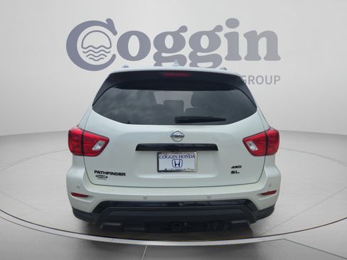 Used 2020 Nissan Pathfinder SL AWD/4WD image 4