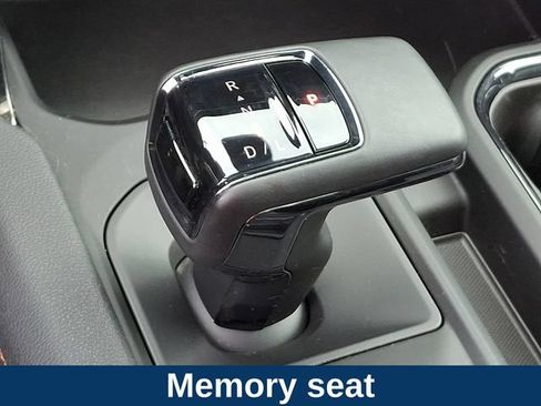 Used 2025 GMC Sierra 1500 AT4 w/ Technology Package AWD/4WD image 10