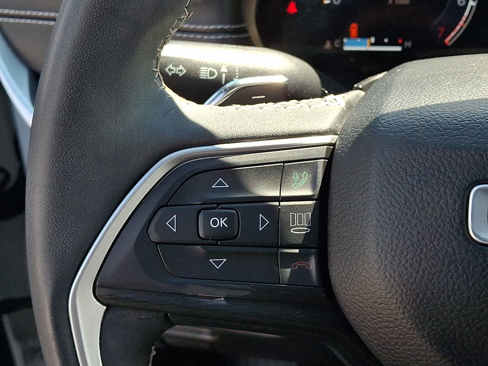 Used 2023 Jeep Grand Cherokee L Laredo AWD/4WD image 24