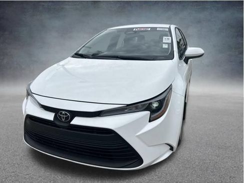 Used 2025 Toyota Corolla LE FWD image 9