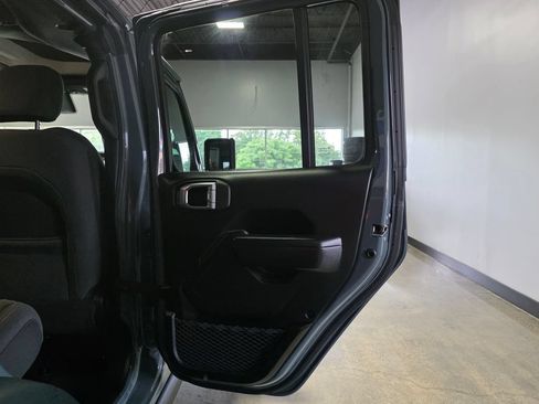Used 2024 Jeep Wrangler Unlimited AWD/4WD image 22