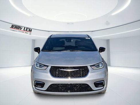 New 2026 Chrysler Pacifica Select FWD image 8