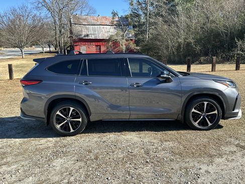 Used 2021 Toyota Highlander XSE image 4