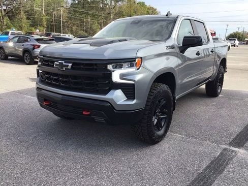 Used 2024 Chevrolet Silverado 1500 LT Trail Boss w/ Convenience Package II image 2