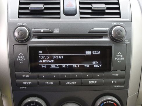 Used 2011 Toyota Corolla LE FWD image 17