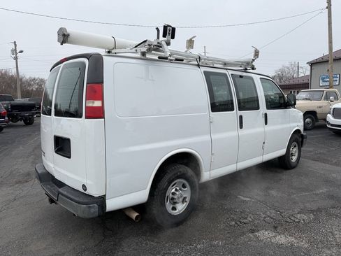 Used 2014 Chevrolet Express 2500 RWD image 4