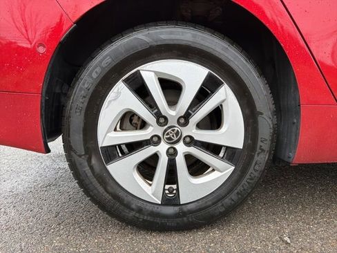 Used 2018 Toyota Prius Three w/ Advanced Technology Package image 7