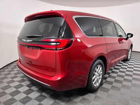 New 2026 Chrysler Pacifica Select image 18