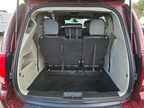 Used 2019 Dodge Grand Caravan SXT image 13