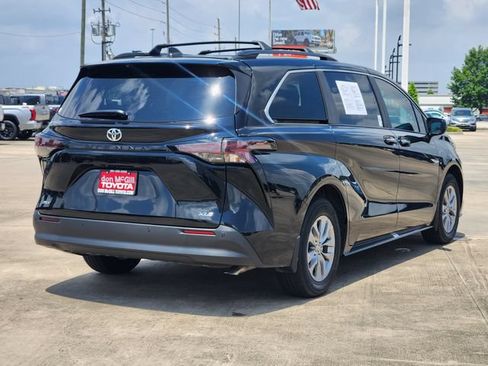 Certified 2026 Toyota Sienna XLE FWD image 7
