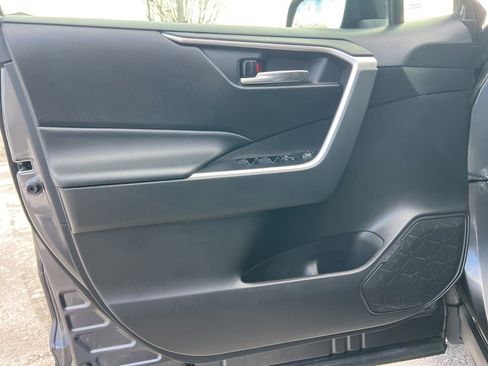 Used 2023 Toyota RAV4 XLE image 12